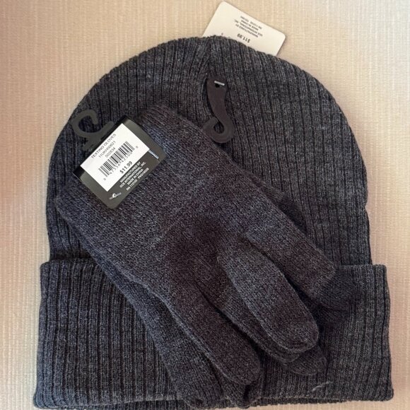 Winter Essentials Locks in Heat Cuff Hat Men's Knit Texting Gloves Set - Picture 3 of 3